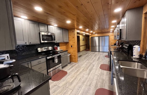 Carbon Hill Cabin | Western Lodge - Huge, w/Heated Pool, Hocking Hills