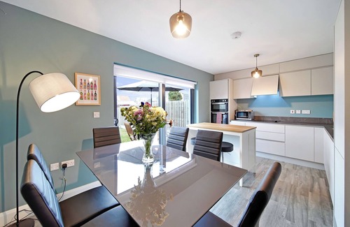 Donegal House | Westpoint - Beautiful, New & Modern, Town Location, Garden