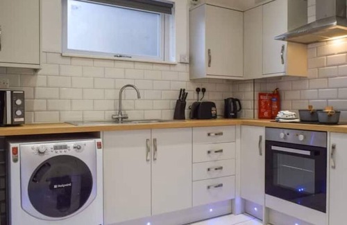 Huddersfield Apartment | Westview Luxe Apartment