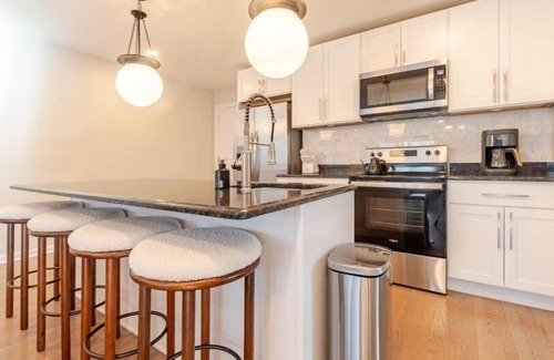 West New Haven Apartment | Westville Comfort|Trendy2BR|Close to Yale|Parking