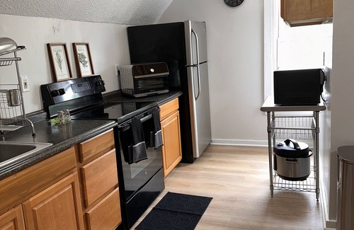 West New Haven Apartment | Westville Gem - Stylish 1BR Retreat -Private 3rd Floor Stay