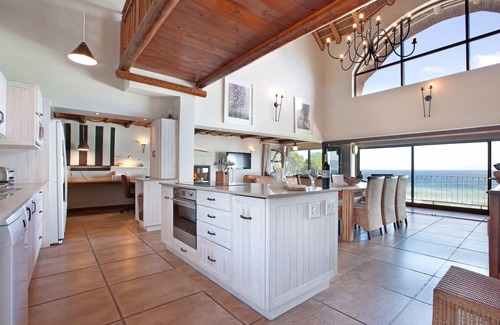 De Kelders Villa | Whale Huys: Direct ocean-front villa, 4br/ba, Wifi, Infinity Pool