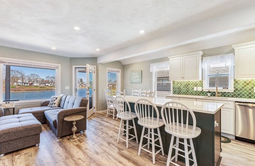 East Wareham House | What a deal! Pets ok, Onset Waterfront, Pet Friendly, Unit B