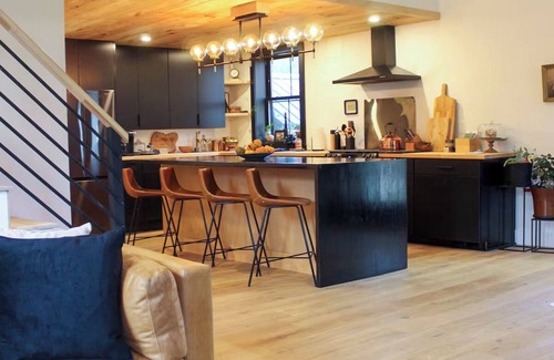 Clifton House | Wheatland Schoolhouse no.7 - Unique 2 bed, 2 bath Country Living