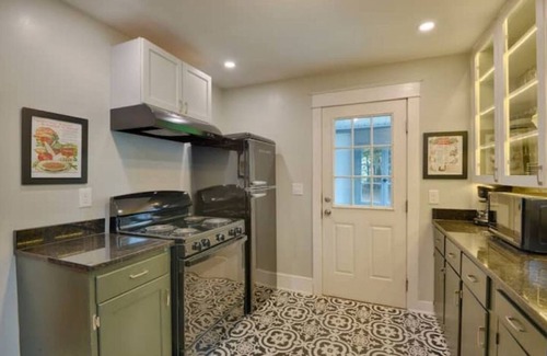 Johnson City House | Wheelchair accessible Roaring 20s House near University and all area hospitals