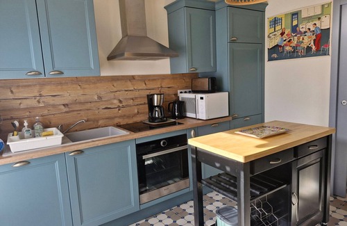 Briare Bed & Breakfast | Wheelchair Accessible Room with Canal Views, Pets Allowed
