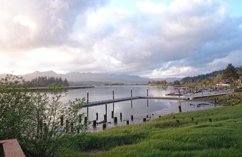 Wheeler Hotel | Wheeler on the Bay Lodge and Marina