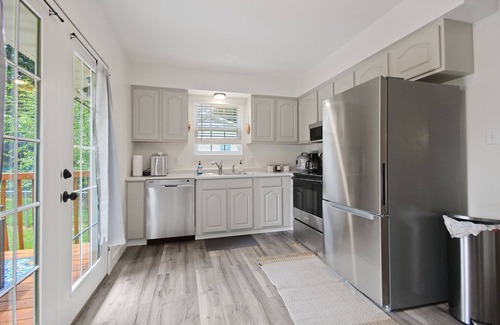 Boonville House | Wheels Trails and Tails Inn - Fully Fenced! 2x King 2x Twin Pet Friendly