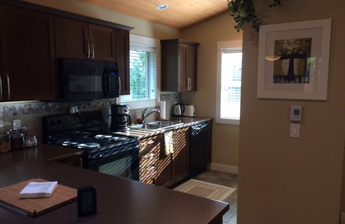 Regional District of Nanaimo Cottage | When You Stay at Hummingbird Cottage, Your Comfort is Our Priority