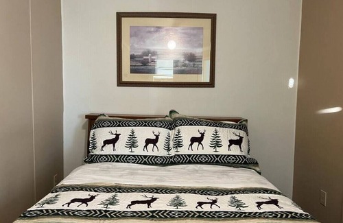 Bonesteel Hotel | Whetstone Bay Lodge Room 1 - Sleeps 2 · Whetstone Bay Lodge Room 1 - Sleeps 2