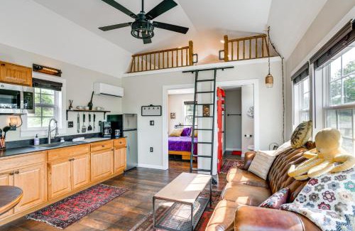 Brownwood House | Whimsical Cabin with Grill Less Than 4 Mi to Lake Brownwood!