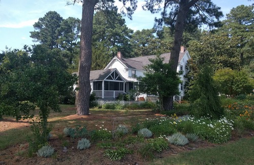 Onancock House | Whimsical Cottage with Gorgeous Views of the Bay, overlooking Russell Marina.