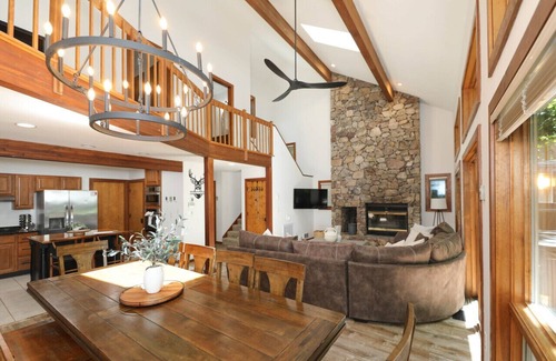 Nellysford House | Whiskey Ridge - Luxury Mountaintop Family Retreat * Dog Friendly * Hot Tub
