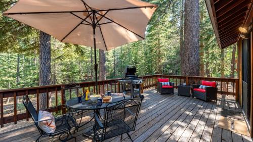 Truckee House | Whiskey Springs by AvantStay Classic Cabin Near Tahoe Donner Ski Area