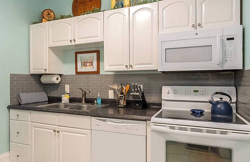 Frankfort Apartment | Whiskey Themed Downtown Frankfort Apartment Suite in Heart of KY Bourbon Trail