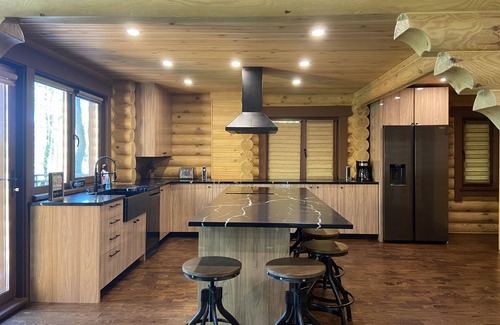 Tannersville House | Whispering Creek Retreat