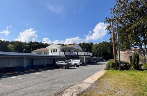 White Stone Hotel | Whispering Pines by Hotel O White stone VA