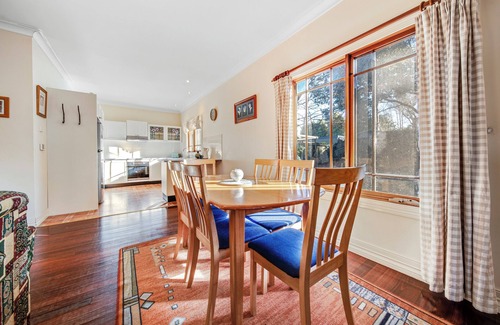 Wentworth Falls Cottage | Whispering Pines Cottages