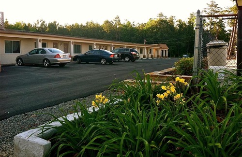 White Stone Hotel | Whispering Pines Motel