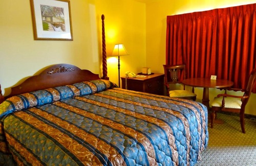 White Stone Hotel | Whispering Pines Motel