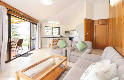 Norfolk Island Apartment | Whispering Pines