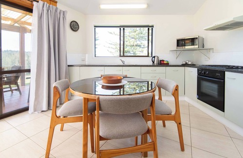 Norfolk Island Apartment | Whispering Pines