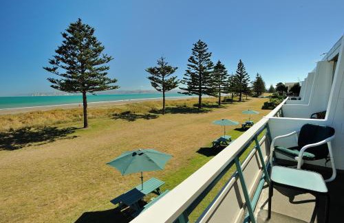 Gisborne Hotel | Whispering Sands Beachfront Motel