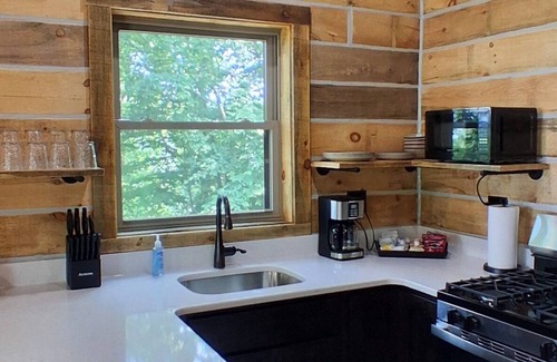 De Soto Cabin | Whispering Winds Sleep 2 Hot Tub, Whispering Winds Sleeps 2 Hot Tub