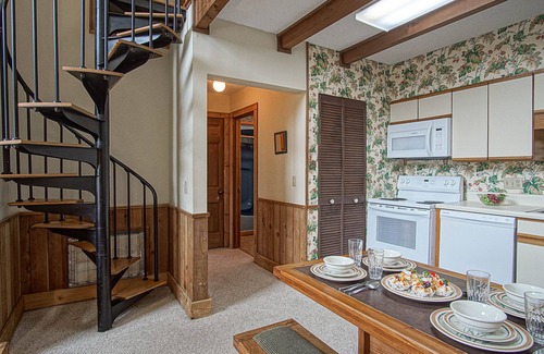 Snowshoe Condo | Whistlepunk 40 Bavaria`s Finest-1 bedroom with loft, Slope Side