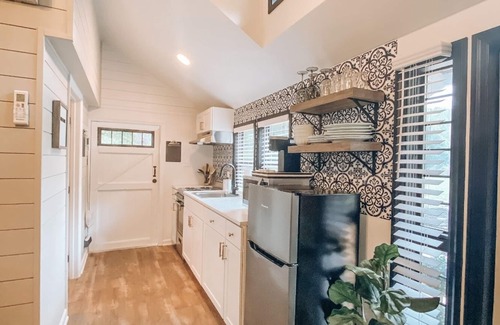 Camden Villa | Whistling Acres Villa 2, Luxury 1BR Near TN River