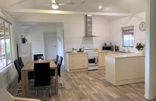 Holder Cottage | Whistling kite cottage overlooking the scenic Murray River