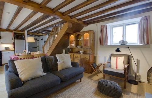 Monkton Cottage | WHITCOMBE COTTAGE, pet friendly, character holiday cottage in Honiton