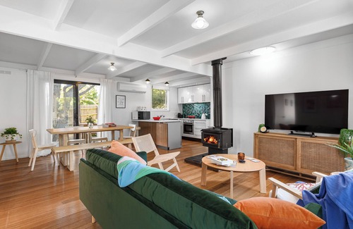 Tootgarook House | WHITE BEACH COTTAGE, COASTAL BEACH HOLIDAY HOME, TOOTGAROOK