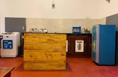 Midigama East Apartment | White Castle