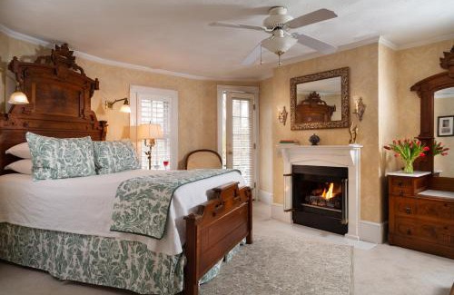 Historic Downtown Manteo Bed & Breakfast | White Doe Inn Bed & Breakfast