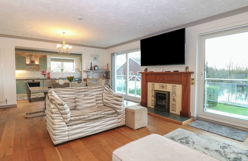 Horning House | WHITE GABLES, pet friendly, character holiday cottage in Horning