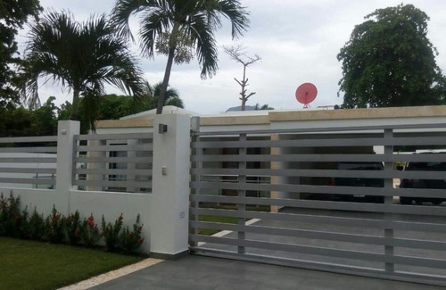 Costambar House | White House Mansion