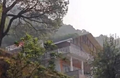 Dharamshala Ski Chalet | White Hackle General's Retreat