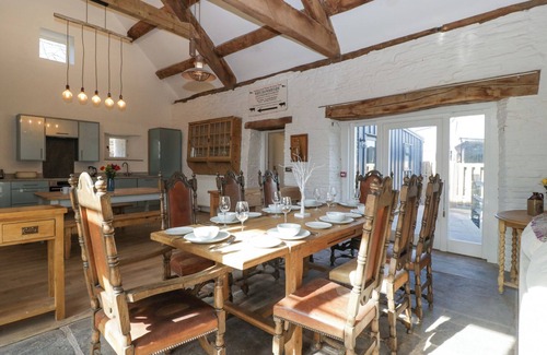 Longtown Cottage | WHITE HAYWOOD BARN, pet friendly, with hot tub in Craswall