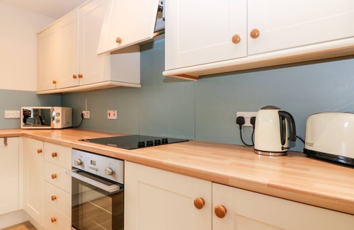 Kirriemuir Cottage | WHITE HILLOCKS FARM HOUSE, pet friendly, with open fire in Kirriemuir