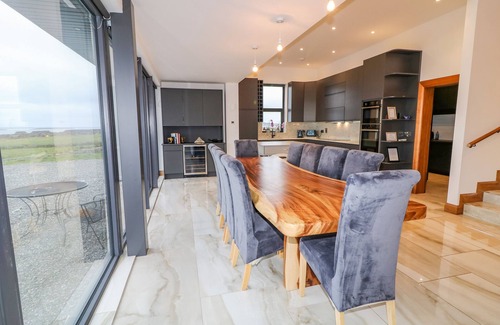 Maghery Cottage | WHITE HORSE HOUSE, pet friendly in Dungloe, County Donegal