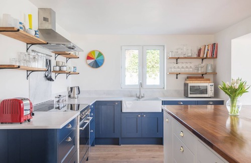 Salcombe Cottage | White Horses - a large dog friendly home overlooking South and North Sands beaches in Salcombe
