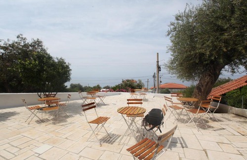Qazim Pali Hotel | White Hotel