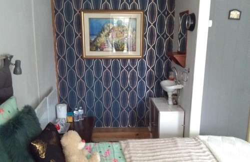 Saint-Germier Bed & Breakfast | white house