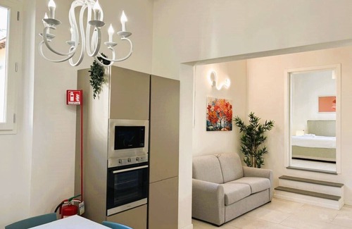 Isolotto Apartment | White Iris Apartment