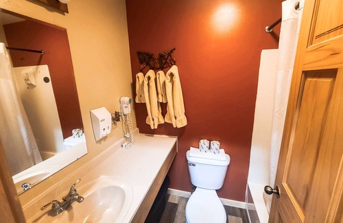 Chief Lake Resort | White Oak Cabin- Cabin on the Chippewa Flowage within a Resort