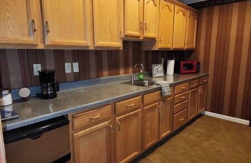 Green Valley Apartment | White Oak Lodge Guest House- Suite A