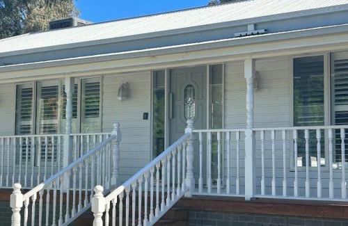 Heathcote House | White on Wright