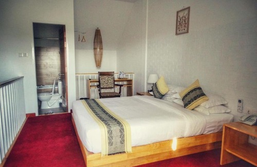 Shwenyaung Hotel | White Orchid Hotel