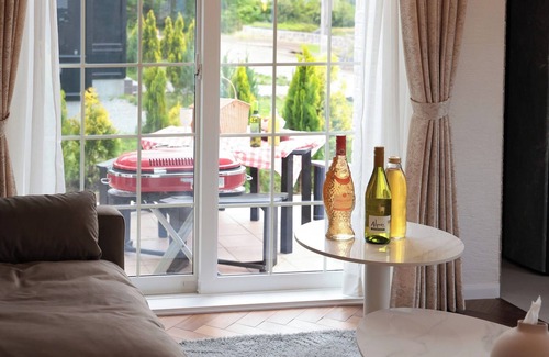 Oiwake House | White Palace | Britishstyle villa nestled in the / Kitasakugun Nagano